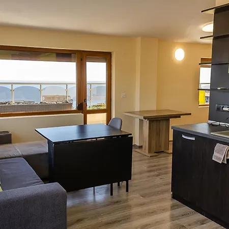 Spacious 3bd Flat With Large Terrace & Sea View By Flat Mаnager