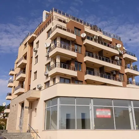 Spacious 3bd Flat With Large Terrace & Sea View By Flat Mаnager * Βάρνα