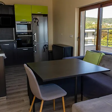 Spacious 3bd Flat With Large Terrace & Sea View By Flat Mаnager * Warna