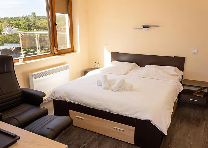 Spacious 3bd Flat With Large Terrace & Sea View By Flat Mаnager Apartamento